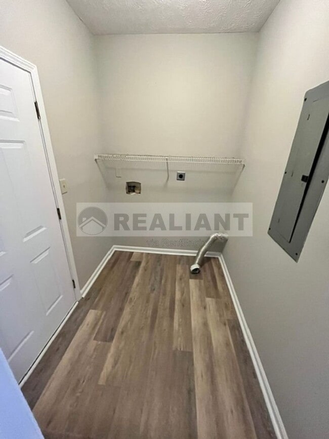 Building Photo - 3851 Sugar Creek Dr