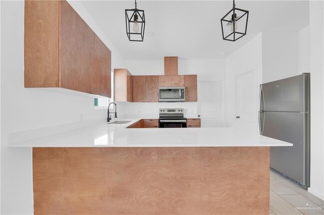 Building Photo - 15 S Dahlia St