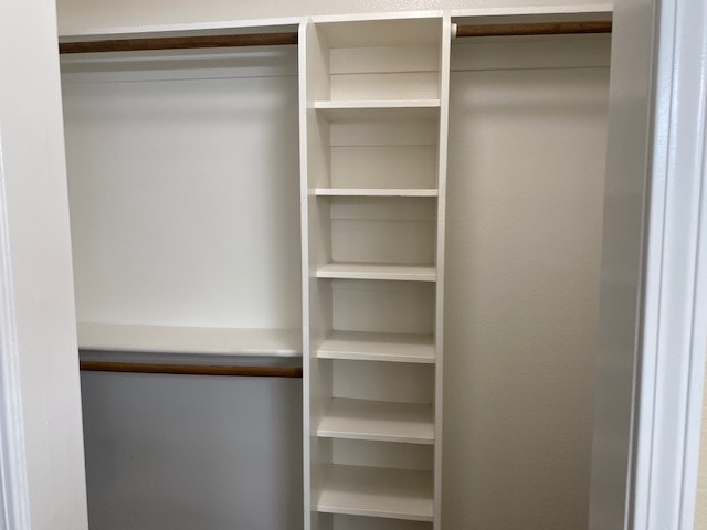 Building Photo - 9912 Vanessa Ave