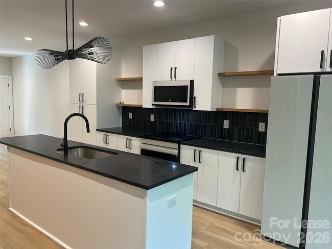 Building Photo - 1360 Briar Creek Rd