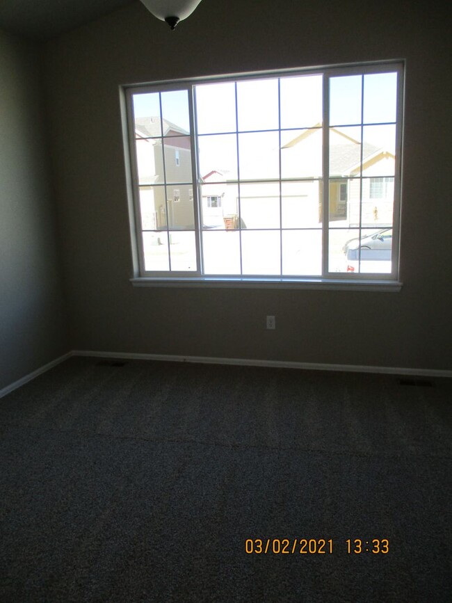Building Photo - 4 Bed, 2.5 Bath - 2 Story Home in Windsor'...