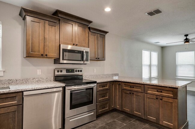 Building Photo - 349 Will Rogers Dr