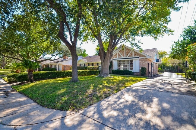 Building Photo - 7923 Burgoyne Rd