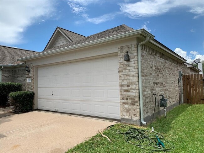Building Photo - 3023 Aspen Ln