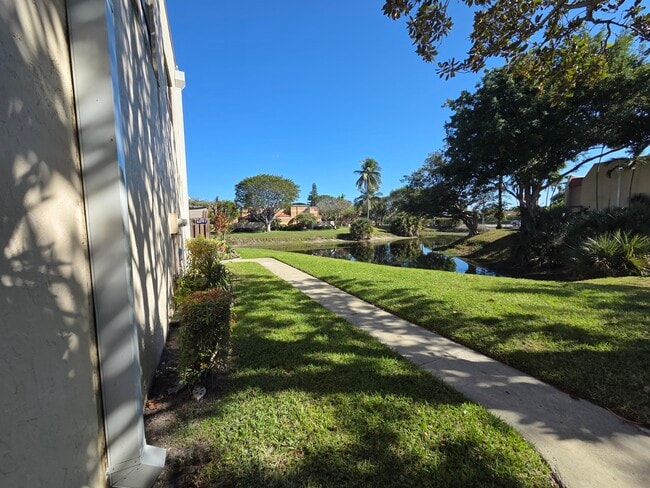 Building Photo - 6274 Seven Springs Blvd