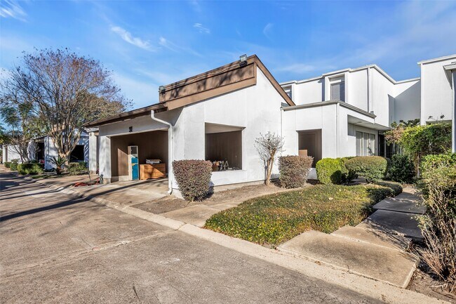 Building Photo - 7655 S Braeswood Blvd