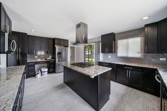 Building Photo - 309 Starling Ct