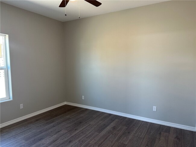 Building Photo - 1705 Talc Rd