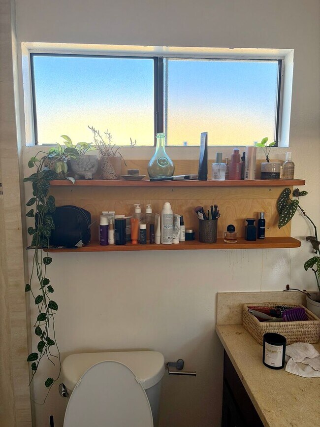 Building Photo - Quiet and Charming West LA Home!