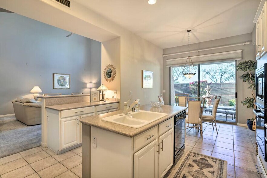 Building Photo - 15240 N Clubgate Dr