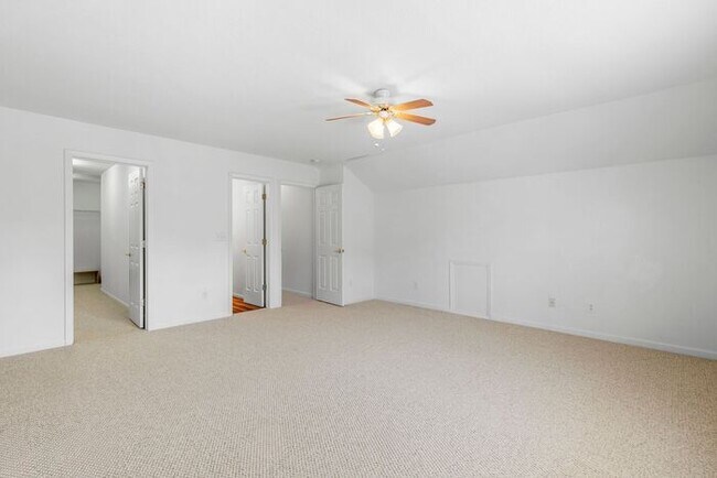 Building Photo - NW Brick Townhome, Granite Counter-Tops, Wood Floors, FP, Garage!
