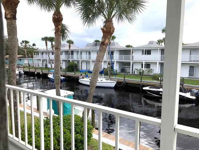 Building Photo - Venice, FL Rental on the Island Available ...