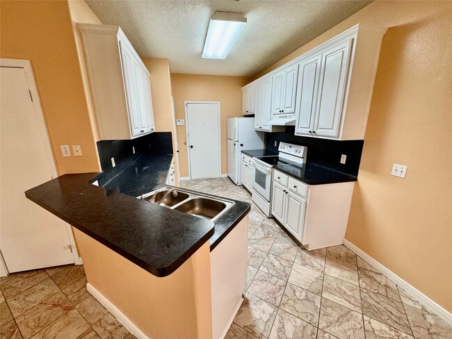 Building Photo - 2503 Marlin Dr