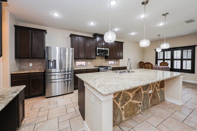 Building Photo - 318 Silverleaf Oak