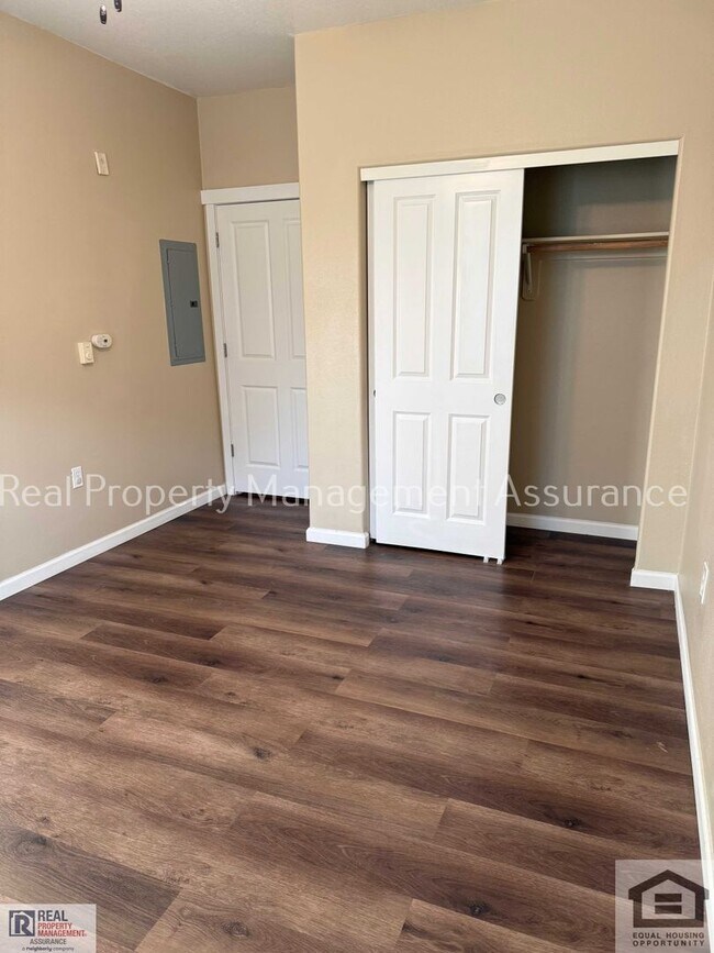 Building Photo - 10651 NE Red Wing Way