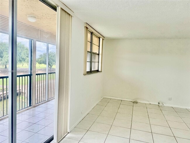 Building Photo - 3001 W Rolling Hills Cir