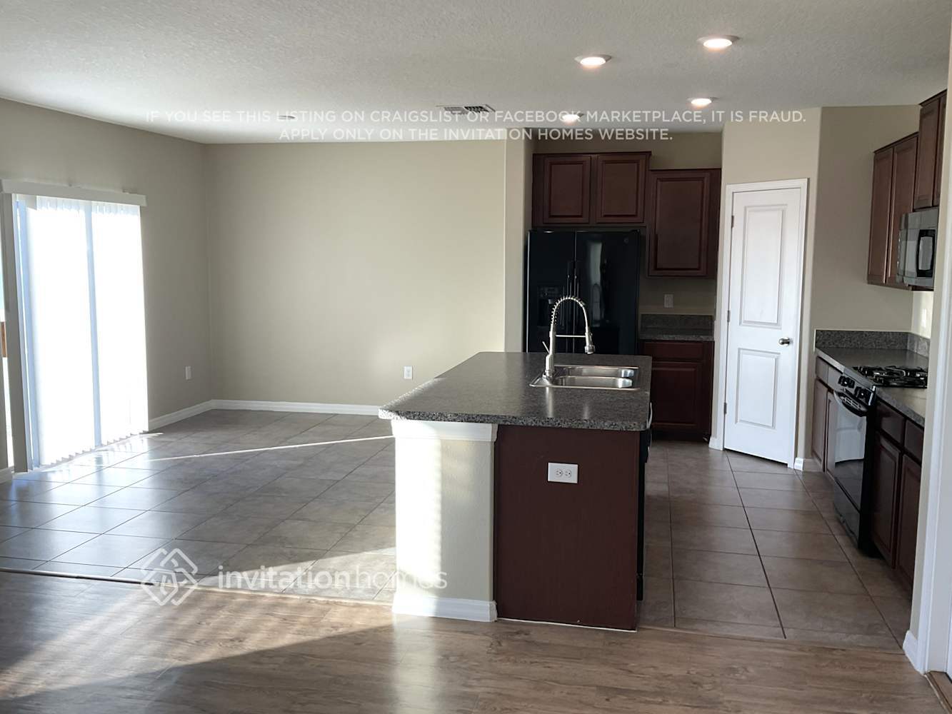 Building Photo - 5140 White Chicory Dr