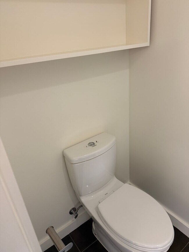 Building Photo - Bright Live-Work Studio & Tall Ceilings on Adeline in Oakland