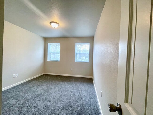 Building Photo - 2101 E Willamette Ave