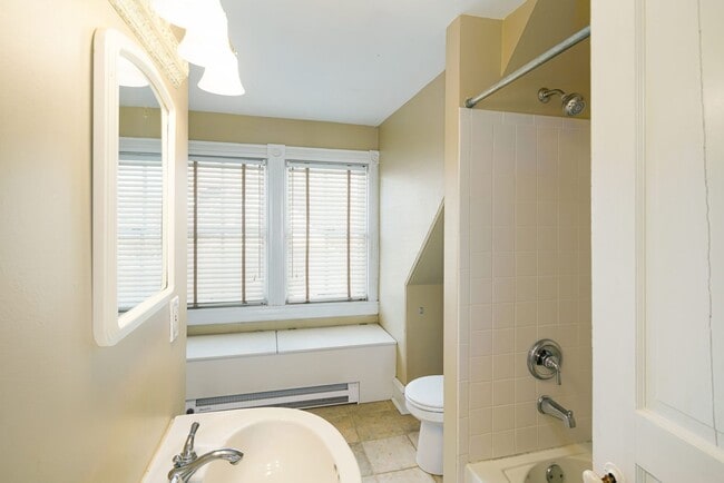 Building Photo - Stunning 4-Bedroom Townhouse with Garage and Rooftop Deck! Available late May!