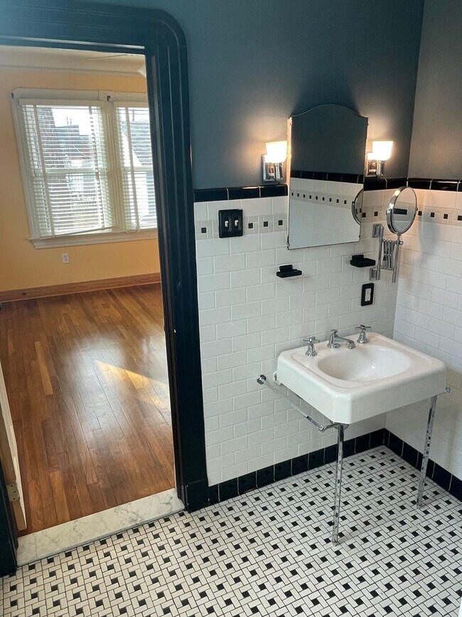 Building Photo - Single Family Home in Quiet Gentilly Neigh...