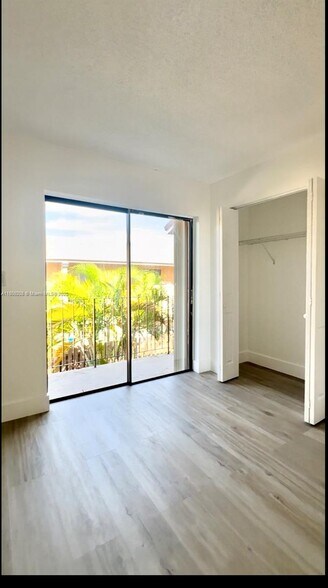Building Photo - 6866 NW 173rd Dr