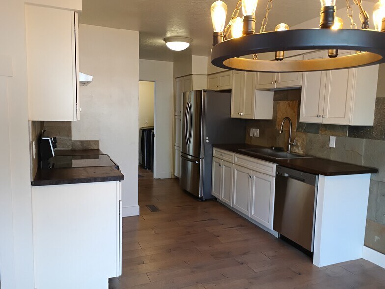 Building Photo - 3477 Brookside Dr