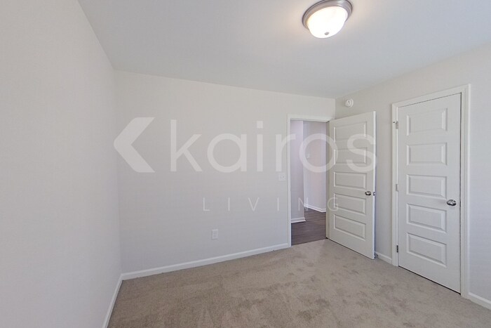 Building Photo - 781 Park Ln