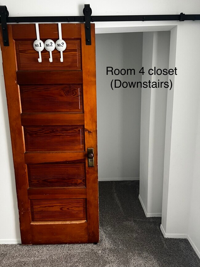 Building Photo - 313 Victoria Ave