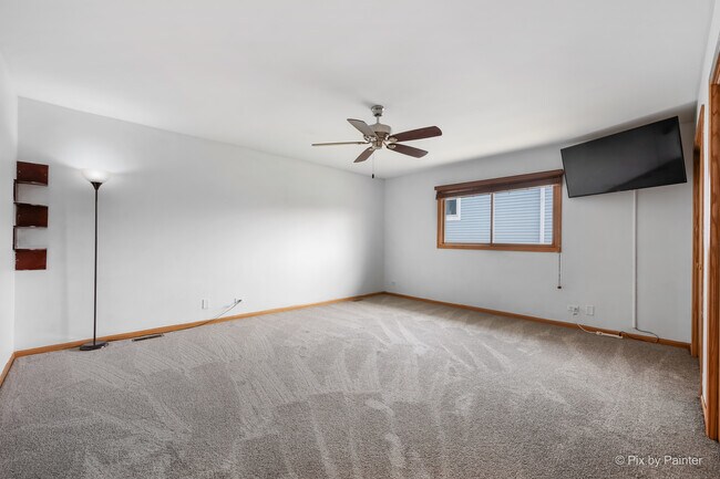 Building Photo - 2083 Maplewood Cir