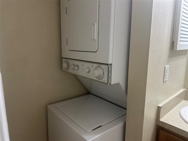 Building Photo - 9817 Walnut St