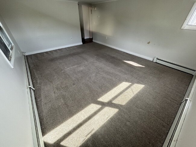 Building Photo - Bright & Spacious Apartment with Heat Included – Convenient Sanford Location!