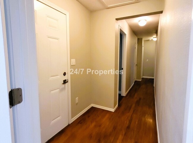 Building Photo - Inviting 3 BD | 2 BA Home with Big Backyard in West Linn