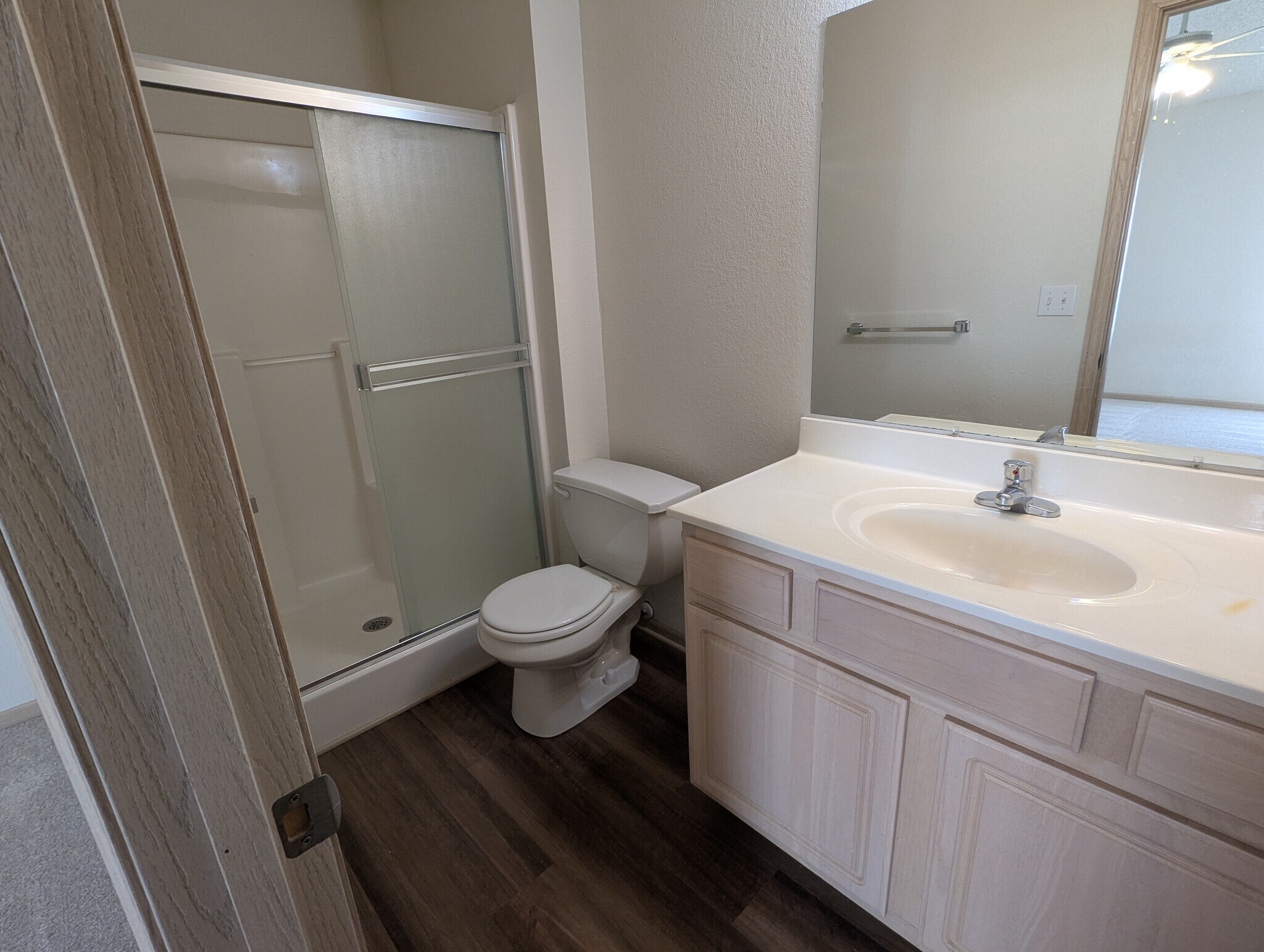 Master Bath - 203 W Nicholas Dr