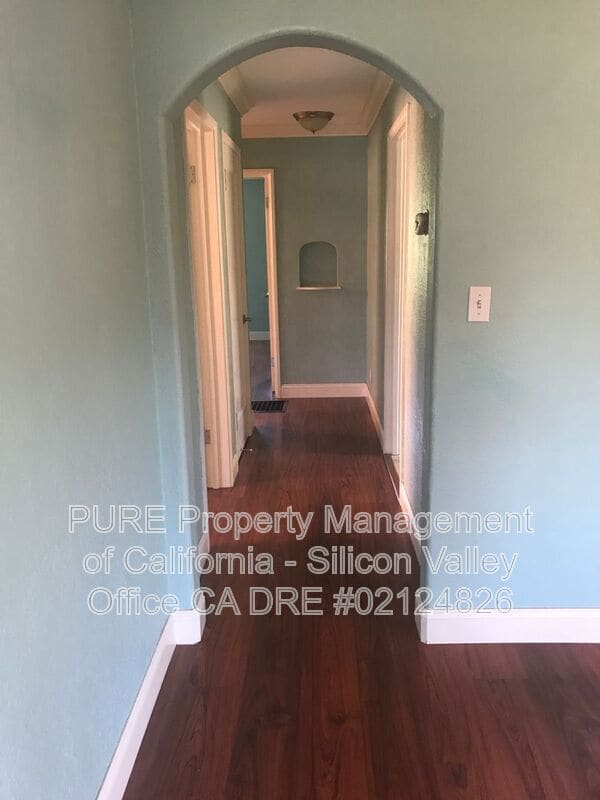 Building Photo - 1520 E St John St