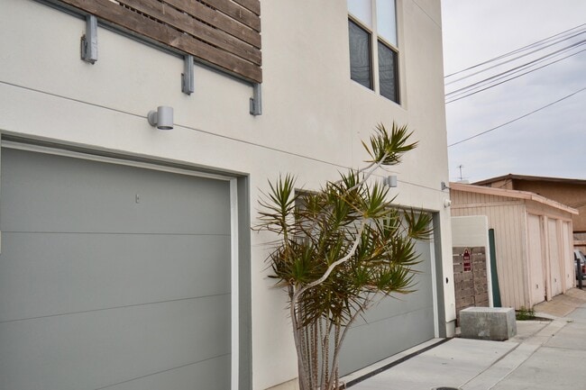 Building Photo - 2773 Adams Ave