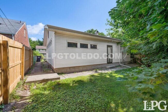 Building Photo - 2203 Glendale Ave