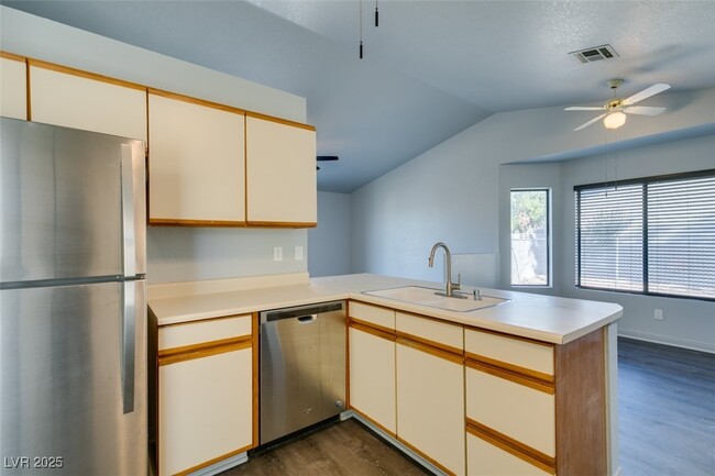 Building Photo - 1670 Rocking Horse Dr