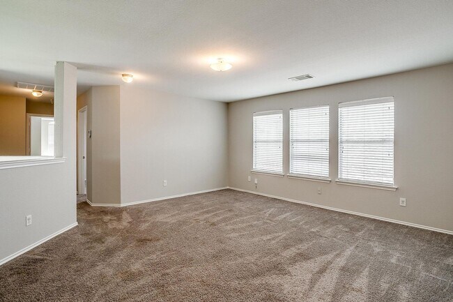 Building Photo - Large 4 Bedroom 3.5 Bathroom- Eagle Mounta...
