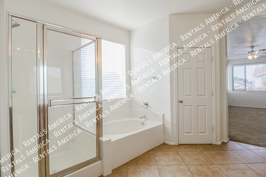 Building Photo - 14332 W Crocus Dr