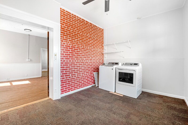 Building Photo - 1033 S Brook St