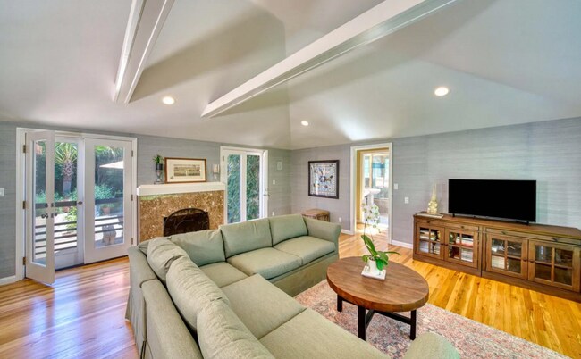 Building Photo - Woodside Classic 3 Bedroom on Beautiful Park Like Yard