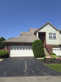 Building Photo - East End Townhouse! Now Available!