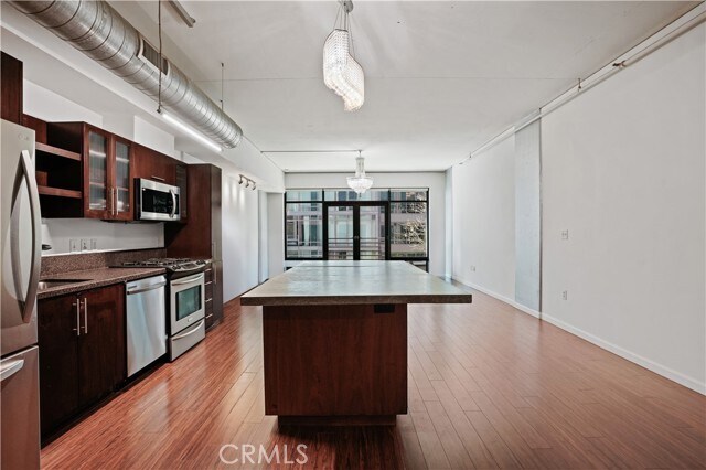 Building Photo - 1111 S Grand Ave