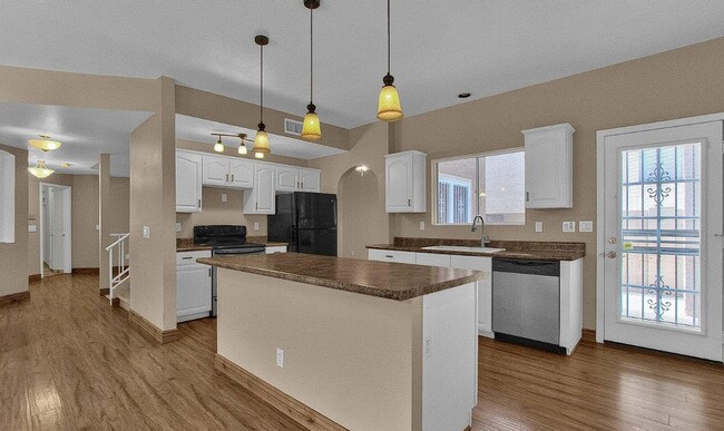 Building Photo - 3110 W Baylor Ln