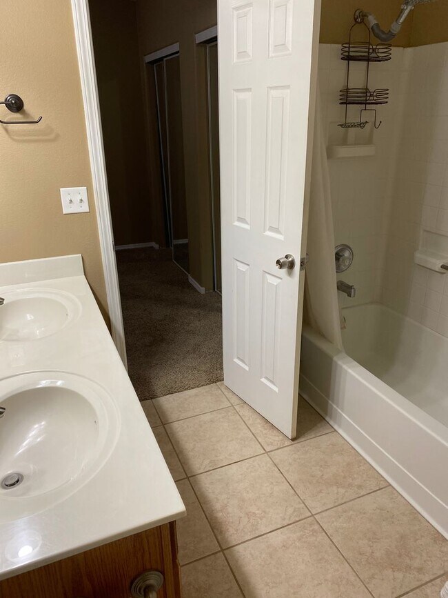 Building Photo - 1952 Mesa Grande Loop NE