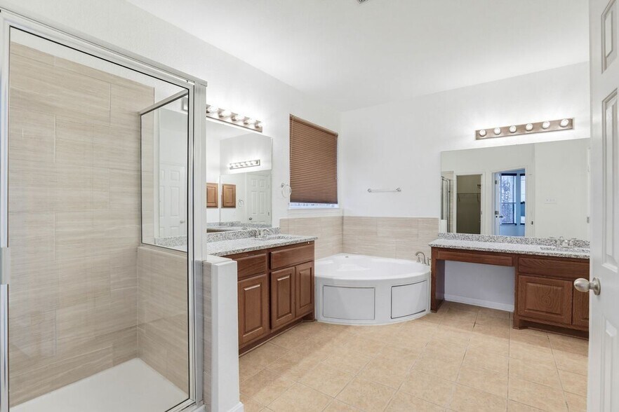 Building Photo - 3415 Highline Tr