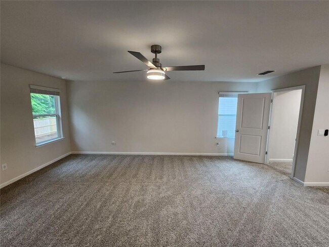 Building Photo - 235 Vly Oak Dr