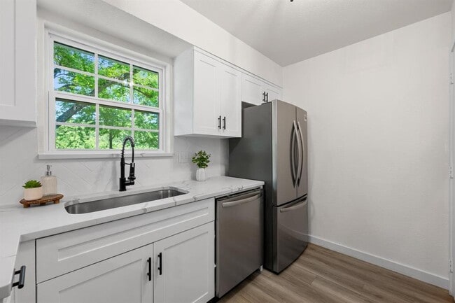 Building Photo - 7002 Teaberry Dr