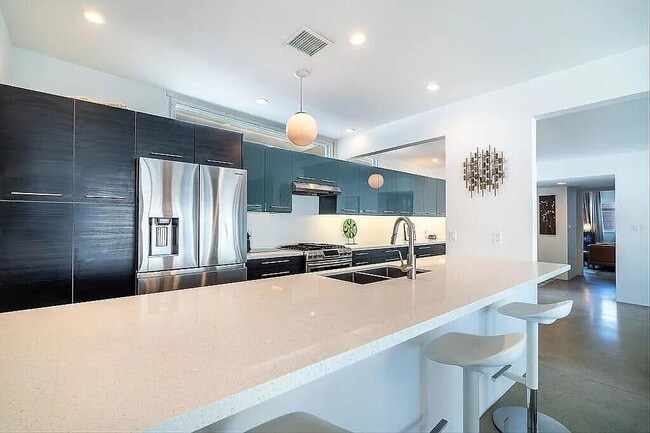 Building Photo - 2223 N Magnolia Rd